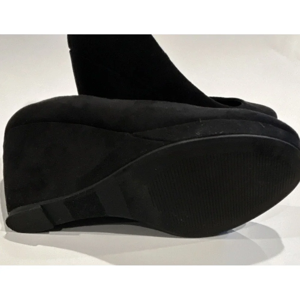 Apt. 9 Black Faux Suede Wedge Pumps Round Toe Slip On Women's Heels 6.5